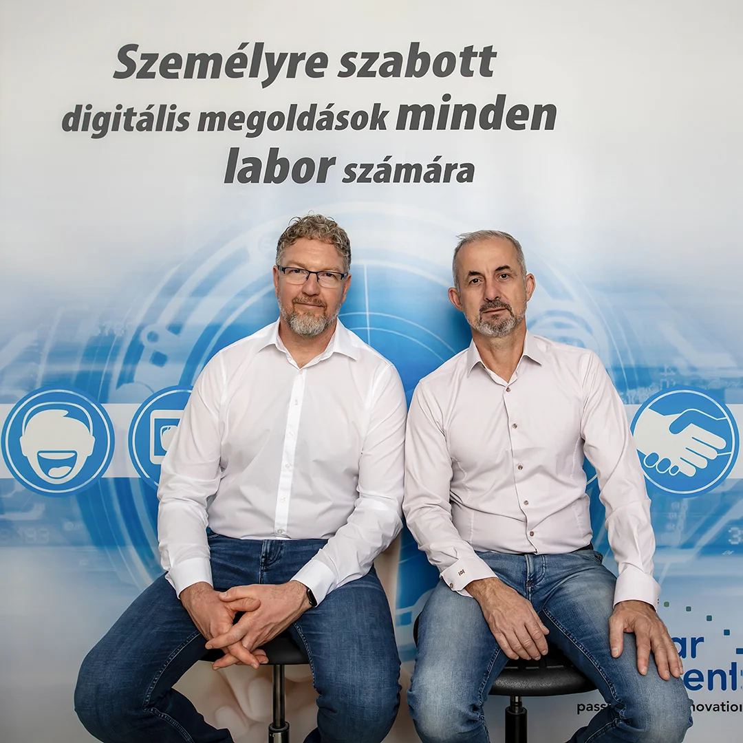 Attila Kínál und Dénes Császár, die Gründer von Bridge Dental