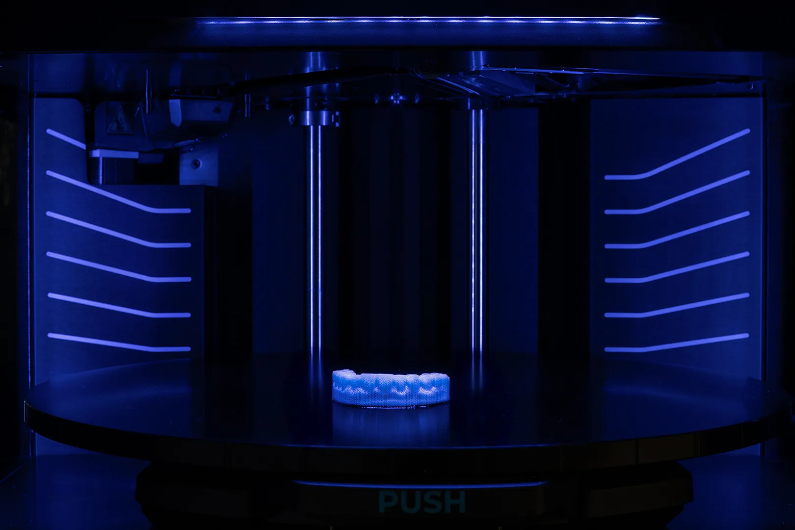 Vollfarbige monolithische Zahnprothese im 3D-Drucker